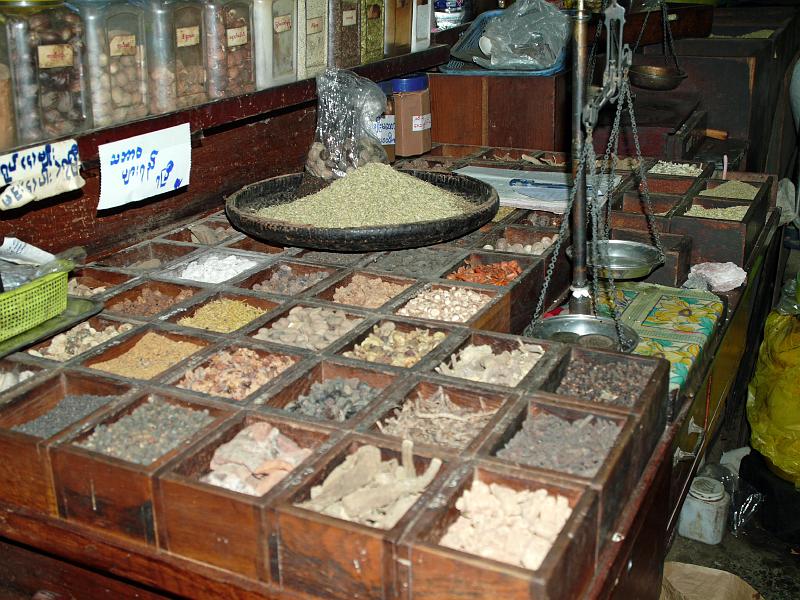 Burma III-056-Seib-2014.jpg - Traditional medicine, Zeigyo market (Photo by Roland Seib)